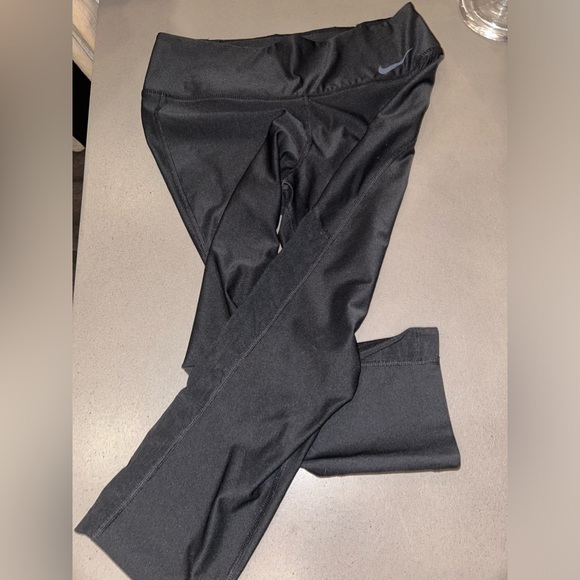 Nike Dri-Fit capris mesh on the sides - Picture 2 of 5